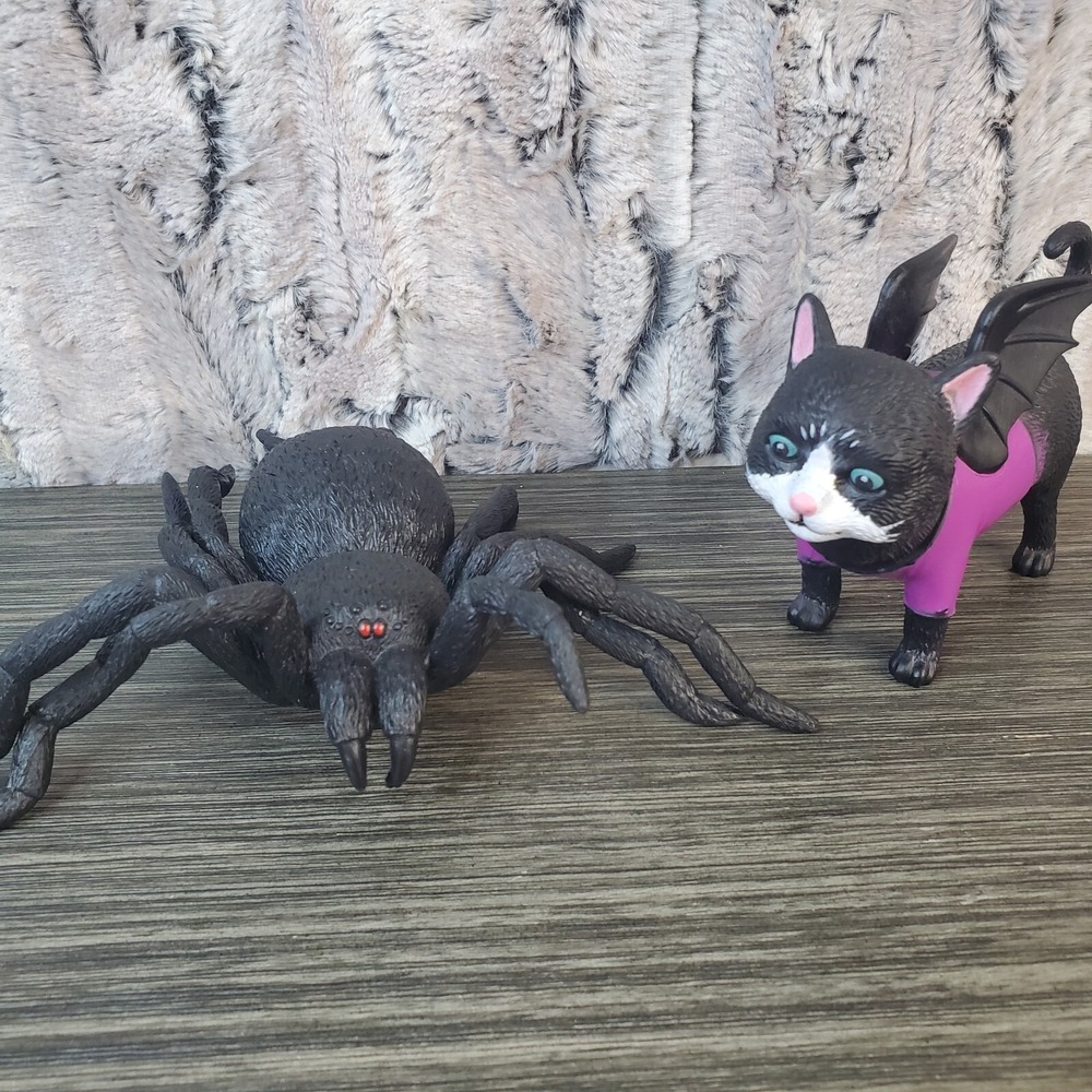 Halloween PVC Cat‎ Figure Purple Shirt Bat Dragon Wings + LARGE Black Tarantula